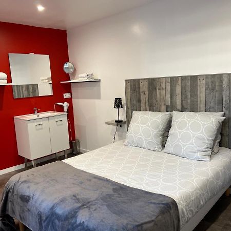 Aux Charmes 1 Bed & Breakfast Isques Luaran gambar