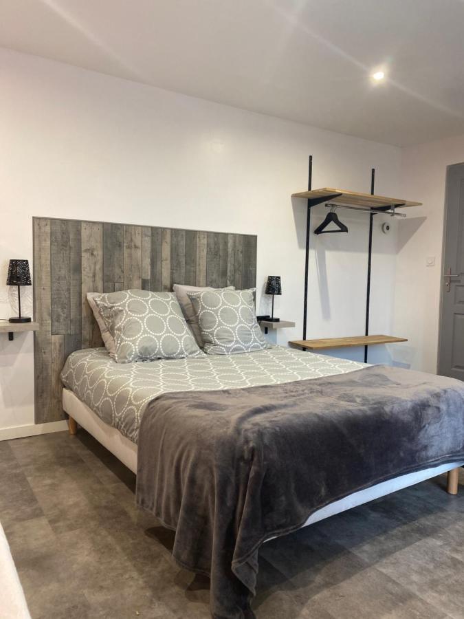 Aux Charmes 1 Bed & Breakfast Isques Luaran gambar