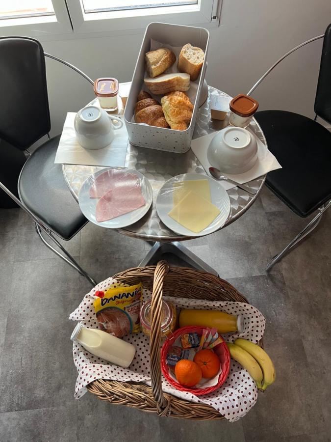 Aux Charmes 1 Bed & Breakfast Isques Luaran gambar