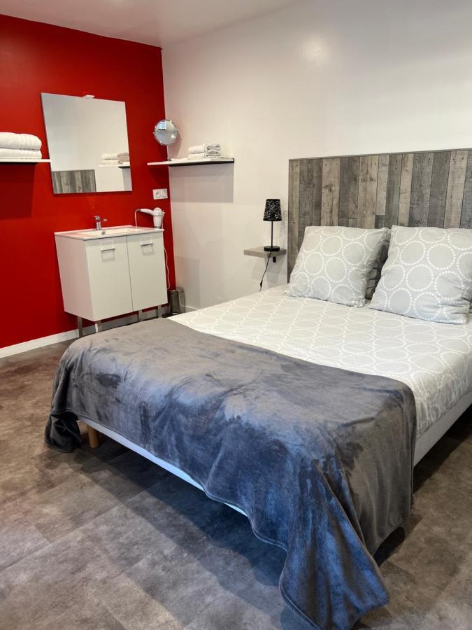 Aux Charmes 1 Bed & Breakfast Isques Luaran gambar